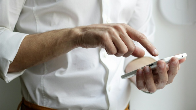 Мобильный телефон / Фото: unsplash.com / NordWood Themes