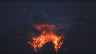 Извержение вулкана Руанг в Индонезии / Фото: скриншот из видео afarTV на YouTube
