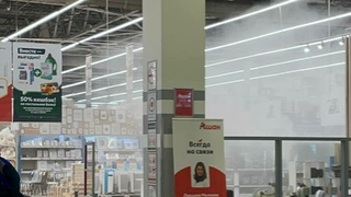 Задымление в ТРЦ Galaxy / Фото очевидца / amic.ru