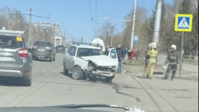 ДТП на улице Малахова / Кадр: "Инцидент Барнаул"