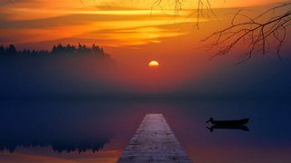 Закат у озера / Фото: unsplash.com