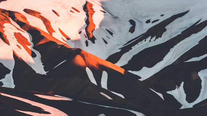 Рассвет и снег на горах / Фото: unsplash.com