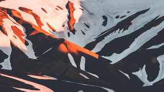 Рассвет и снег на горах / Фото: unsplash.com