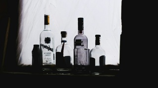 Бутылки из-под алкоголя/ Фото: unsplash.com