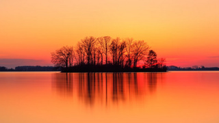 Закат на озере / Фото: unsplash.com