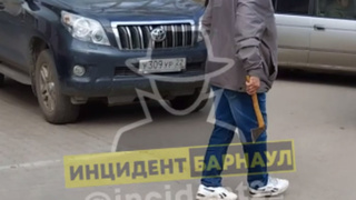 Таксист с топором / Фото: "Инцидент Барнаул" 