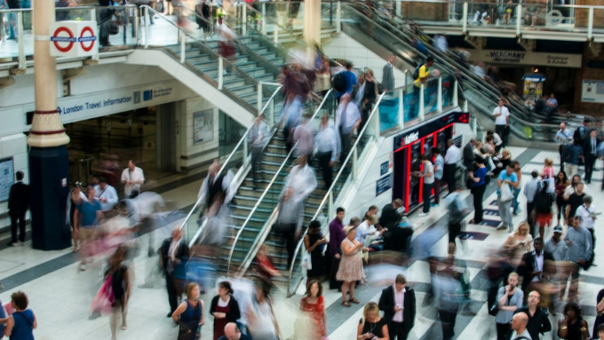 Люди в торговом центре / Фото: pxhere.com