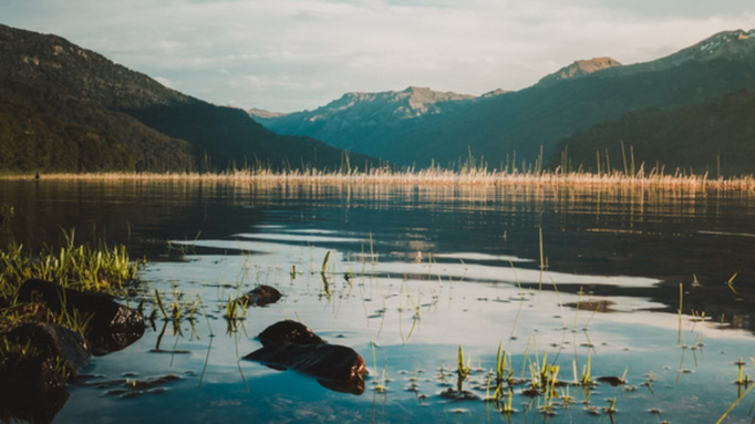 Озеро в горах / Фото: unsplash.com