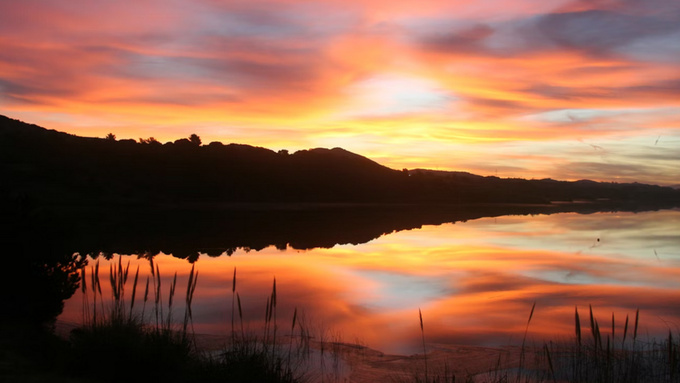 Рассвет у озера / Фото: unsplash.com