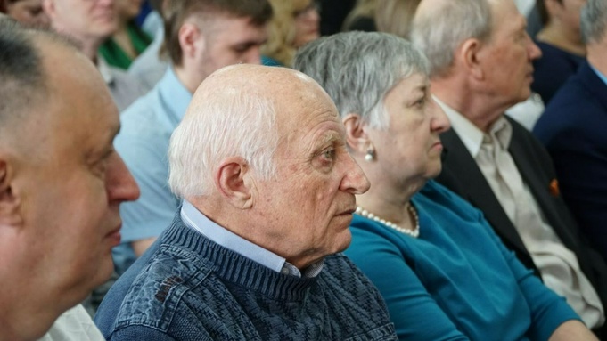 Ветераны станции скорой медицинской помощи Барнаула / Фото: пресс-служба партии "Единая Россия"