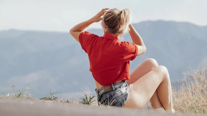 Девушка в шортах / Фото: unsplash.com