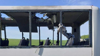 "Газель" после нападения дрона-камикадзе / Фото: t.me/vvgladkov