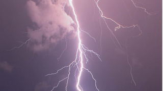 Разряд молнии / Фото: unsplash.com