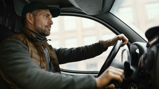 Водитель за рулем / Фото: freepik.com