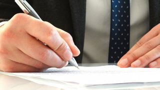 Подпись документа / Фото: pxhere.com