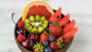 Ягоды и фрукты / Фото: unsplash.com