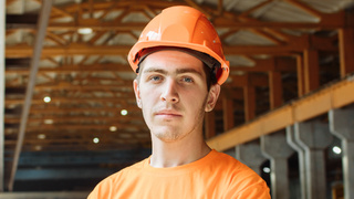 Сотрудник компании / Фото: "ЖБИ Сибири"