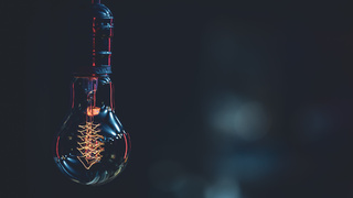 Электричество. Лампочка / Фото: pvproductions on Freepik