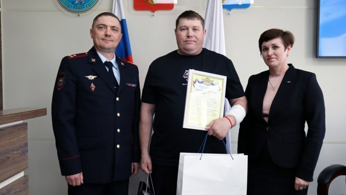 Константин Кузьменко на награждении / Фото: МВД по Республике Алтай