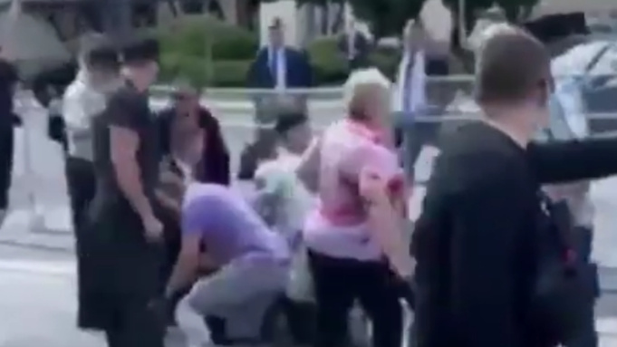 Покушение на Роберта Фицо / Кадр из видео