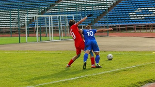Фото: игра на стадионе "Динамо" в Барнауле