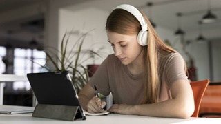 Онлайн-обучение / Гаджеты / Фото: freepik