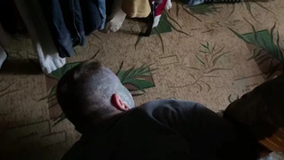  Подозреваемый в момент задержания / Кадр из видео ГУ МВД по Алтайскому краю 