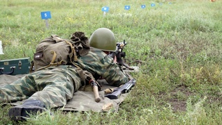 Военный на учениях / Фото: amic.ru