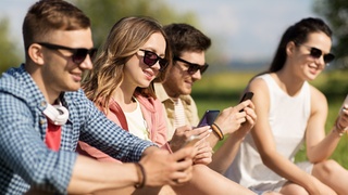 Абоненты. Смартфон. Интернет / Фото: Tele2
