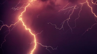 Разряд молнии / Фото: unsplash.com