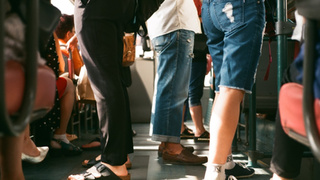 Люди в автобусе / Фото: pxhere.com