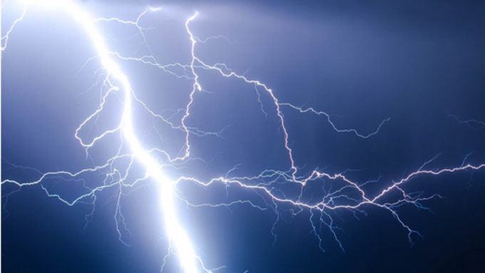 Разряд молнии / Фото: unsplash.com