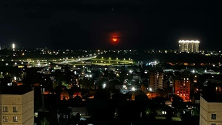 Красная Луна над Барнаулом / Фото: "В курсе 22"