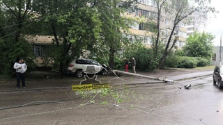 ДТП на пересечении улиц Гущина и Островского / Фото: "Инцидент Барнаул"