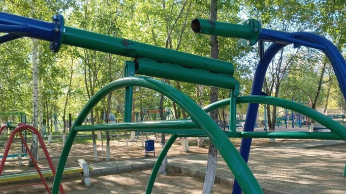 Сломанные качели / Фото: Telegram-канал Евгения Юрьева