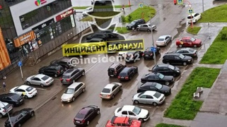 Место аварии в Барнауле / Фото: "Инцидент Барнаул"