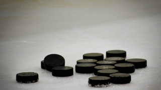 Хоккейные шайбы / Фото: pxhere.com