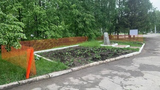 Памятный знак Георгию Жукову на площади Жукова в Барнауле / Фото: компания "Мой Дом"