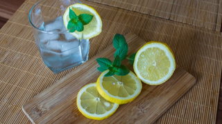 Вода с лимоном / Фото: pxhere.com