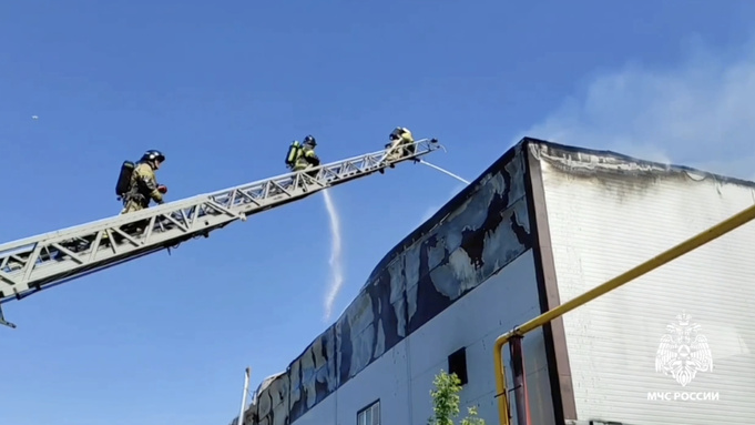 Пожар на складе в Новосибирске / Кадр: МЧС России