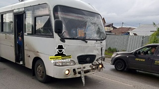 Автобус после столкновения / Фото: "инцидент Барнаул"