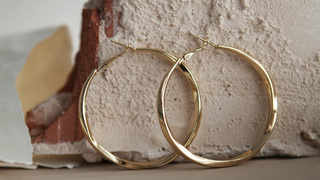 Серьги-кольца. Украшения / Фото: freepik