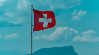 Флаг Швейцарии / Фото: unsplash.com