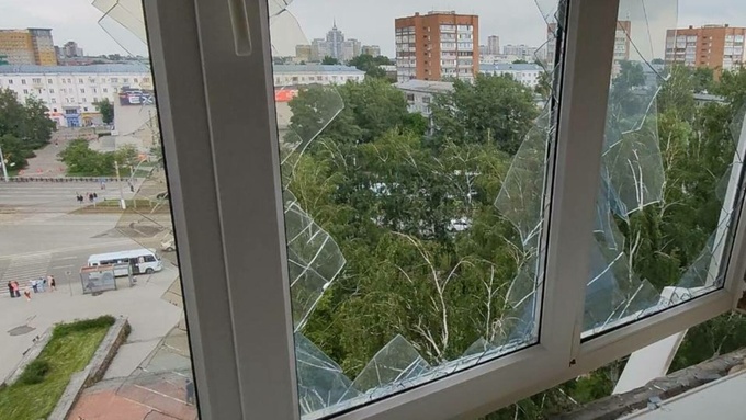 Разбитые окна в номере гостиницы "Барнаул" / "В курсе 22"