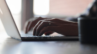 Руки / Фото: pxhere.com/ru/photo/1844