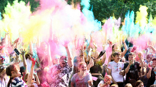 Фестиваль красок в Барнауле / Фото: Алина Богомолова