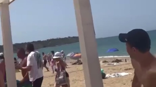 Момент прилета по пляжу / Фото: "Инцидент Барнаул"