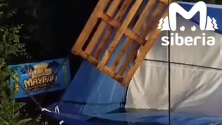 Разрушения после шторма / Кадр из видео Mash Siberia