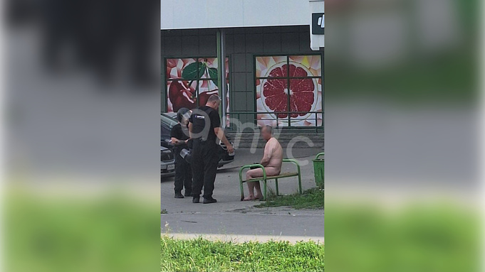 Голый мужчина в Южном / Фото читателя amic.ru