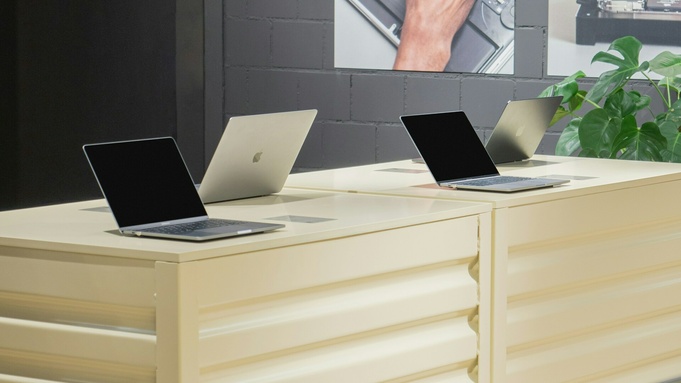 Ноутбуки в магазине / Фото: unsplash.com